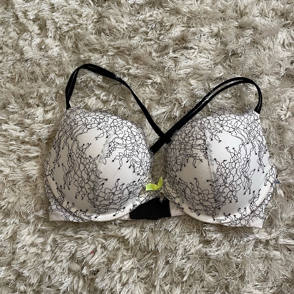 Victoria’s Secret very sexy push-up bra 34 D